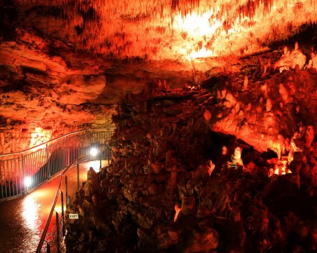 Туристи стават миньори, показват им как траките са обработвали руда в Родопите