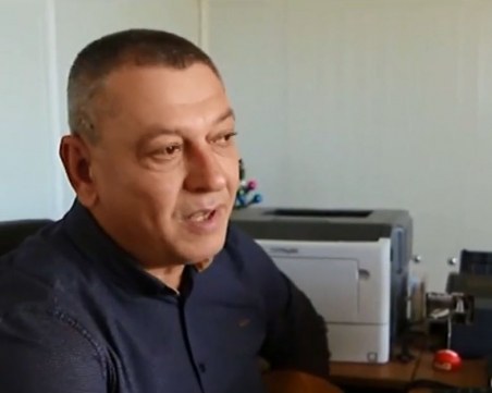 Вместо в кметство, кмет се настани във фургон