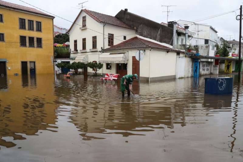 Силна буря удари Испания и Португалия, има загинали