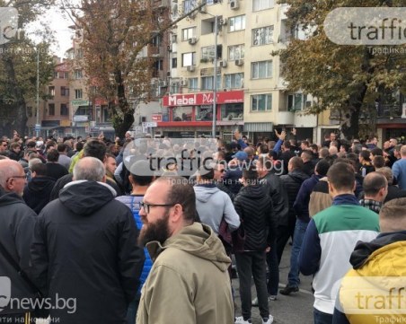 Феновете на Ботев: Протестите продължават, вредни елементи бродят из клуба