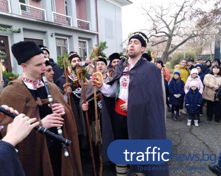 Коледарите тръгнаха от Първенец