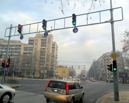 Нова организация на движението на три пловдивски кръстовища от днес