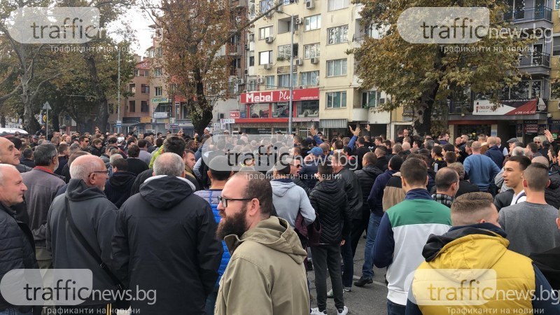 Феновете на Ботев: Протестите продължават, вредни елементи бродят из клуба