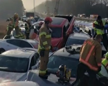35 ранени при верижна катастрофа със 70 автомобила в САЩ