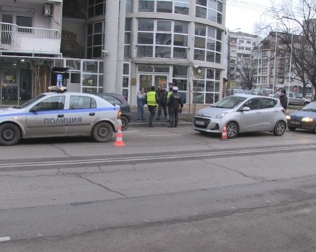 4-годишно се бори за живота, след като беше ударено от две коли последователно