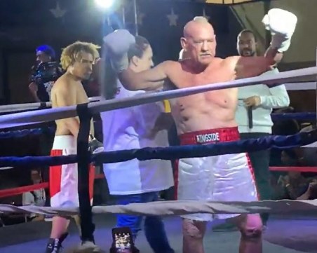 70-годишен боксьор се завърна с нокаут след 36 годишна пауза