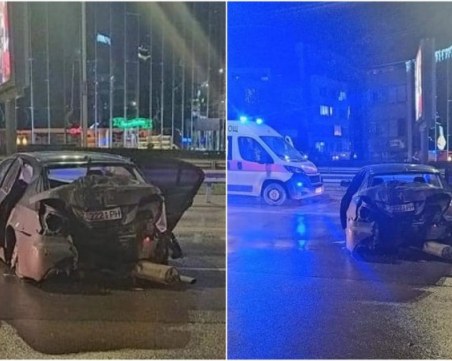 Колата, в която 20-годишна намери смъртта си, се ударила в дърво