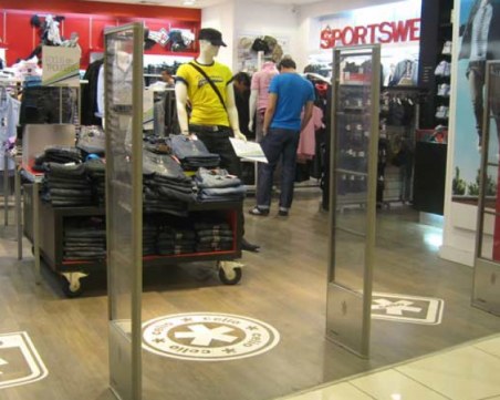 Kрадци атакуват моловете със заглушителни устройства и магнити