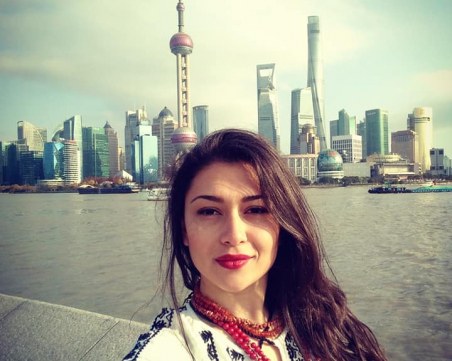 Красивата родопчанка Николая обра овациите в Китай