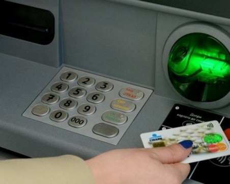 Опашки в хипермаркетите заради банкова авария! Плаща се само в кеш