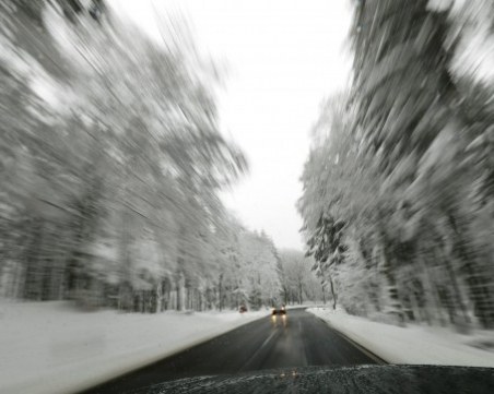 Опасност от поледици в нощта срещу Коледа