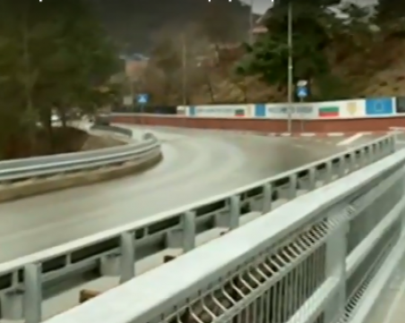 Пешеходен мост се издига на метри от мястото на трагедията в Своге