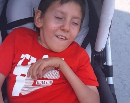 Ученици от пловдивско село връщат коледния дух на Марти, който страда от тежко заболяване