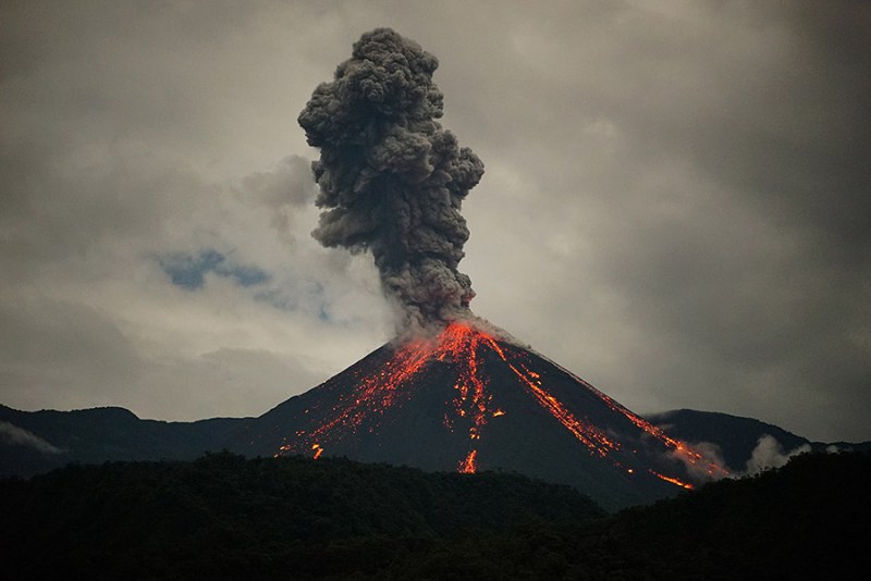 Изригна вулкан в Еквадор