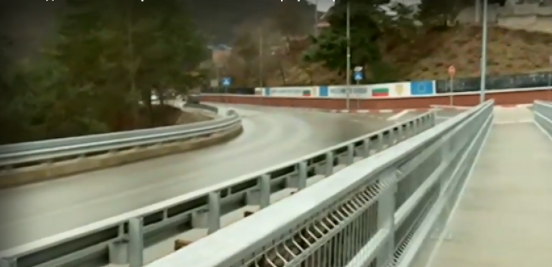 Пешеходен мост се издига на метри от мястото на трагедията в Своге