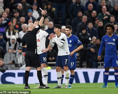 Арестуваха фен на Челси за расизъм на мача с Тотнъм