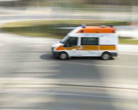 Детето, блъснато от две коли, е в стабилно състояние