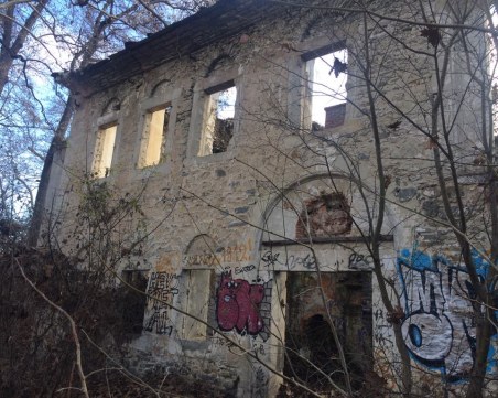 Край Пловдив: Една от най-големите фабрики за текстил у нас днес е само разруха