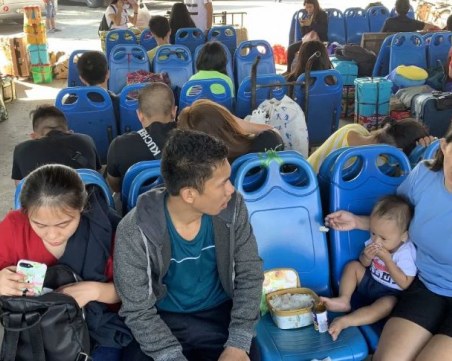 Тайфун удари Филипините, евакуират хиляди