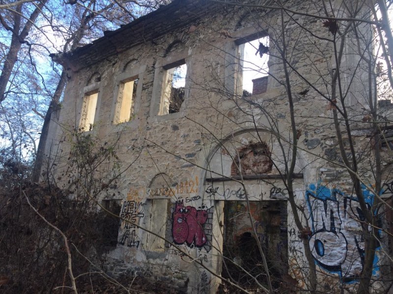 Край Пловдив: Една от най-големите фабрики за текстил у нас днес е само разруха