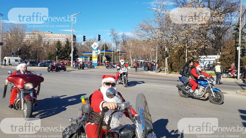 Стотици дядо Коледовци на мотори превземат Пловдив