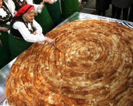 10-метрова баница за жители и гости на родопско село