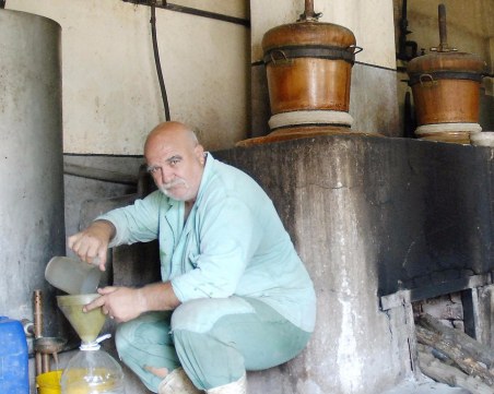 МВР се похвали със спецакция, при която са открили 10 литра нелегална ракия в гражданин