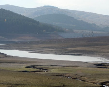 Освен че е малко, водата в Перник е и с бактерии заради авария