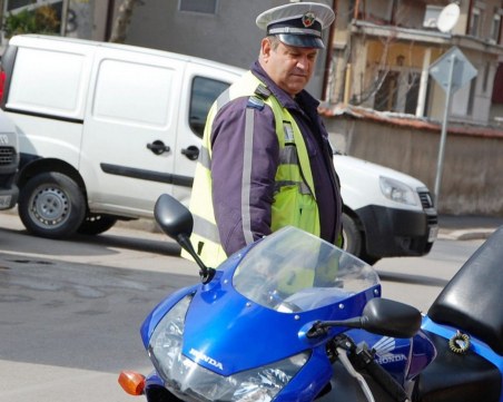 Уволненият полицай за катастрофата с бащата на президента осъди МВР