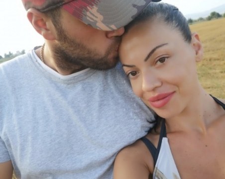 Дъщерята на Илиана Раева показа коремче, чака първото си дете