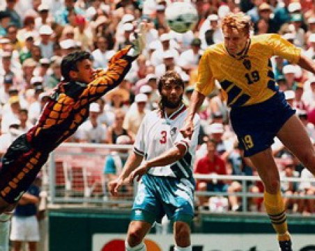 Преди 25 години: Боби Михайлов отрязал големи отбори заради Ботев