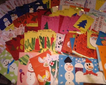 Второкласници изработиха коледни картички за жителите на пловдивско село