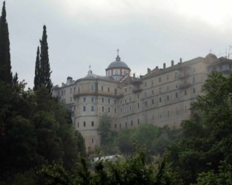 Гласуваха помощ от 2.3 милиона лева за Зографския манастир в Атон