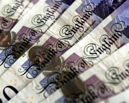 Събраха 20 000 паунда за бездомна жена, родила на улицата