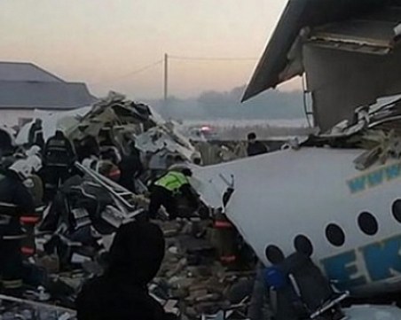 Самолет се разби край Казахстан, над 100 души са били на борда
