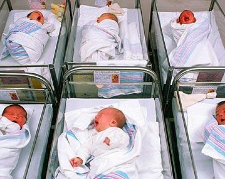 62-годишна жена роди здраво момченце