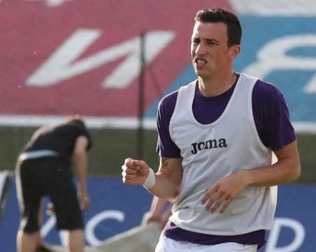 И Локо на опашката за халф на Етър