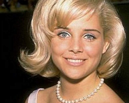 Почина актрисата Сю Лайън