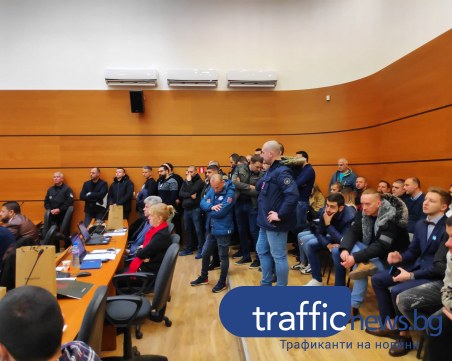 Развалиха концесията на Колежа пред погледите на феновете на Локо Пловдив