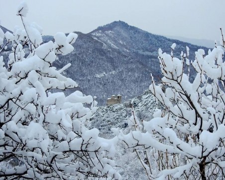Сняг заваля на 20 км от Пловдив! Обявиха жълт код за 8 области