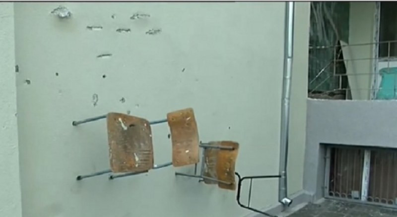 Вандали вилняха в училище, забиха столове по стените