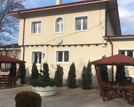 Разчистиха старите постройки край гарата в Стамболийски, ремонтират я изцяло