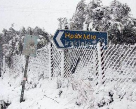 Студ и сняг в Гърция, пътищата - покрити с лед