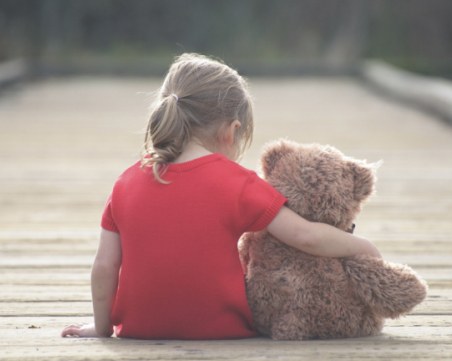 Защо все по-малко българи искат да станат приемни родители?