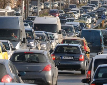Километрични опашки от коли на 