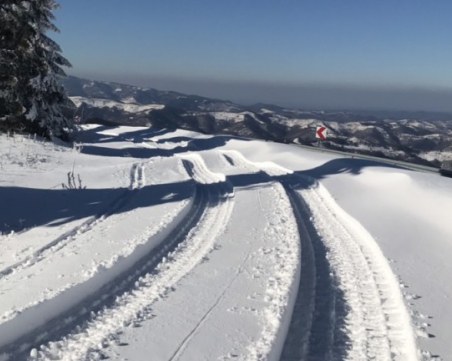 Снегът затвори Троянския проход