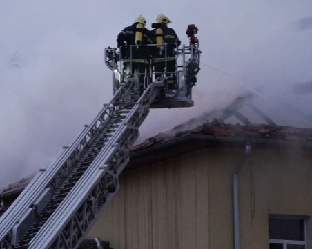 Големи щети след пожара в психодиспансера в София, пациентите вече са евакуирани