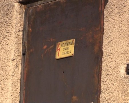 Мъж с резачка обикаля трафопостовете в Пловдив и региона, краде наред медни жици