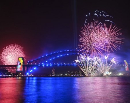 Нова година дойде на много места! Вижте СНИМКИ