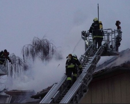 Пламъците погълнали психодиспансера в София за минути